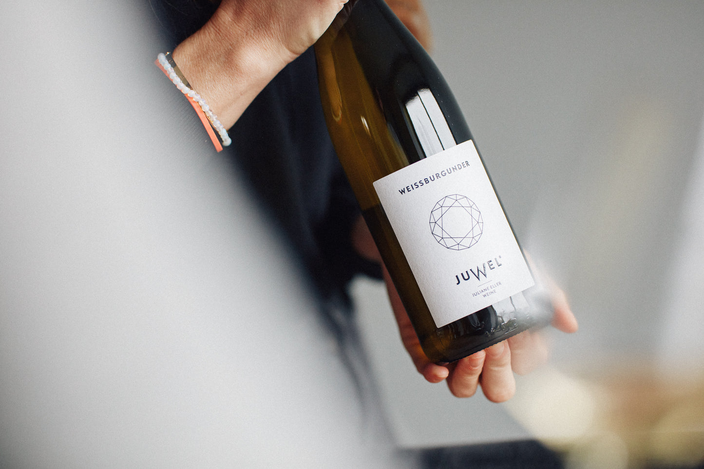 Weissburgunder trocken (Juliane Eller-JUWEL Weine) - BLUMIG- SPRITZIG- FRUCHTCOCKTAIL